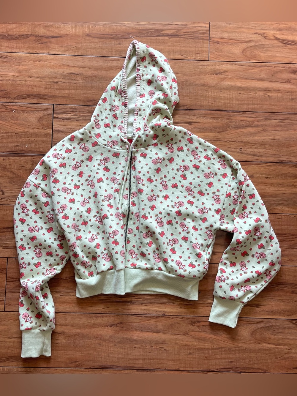 Strawberry Shortcake all-over print cropped full-zip hoodie size XL